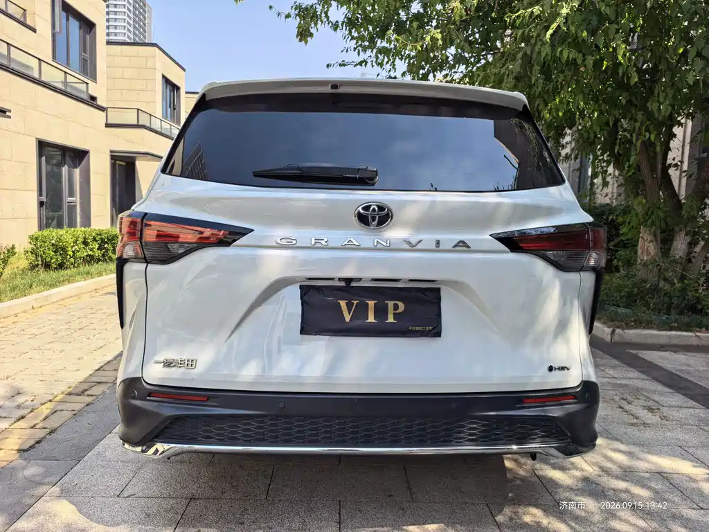 Toyota Granvia — миниатюра 4