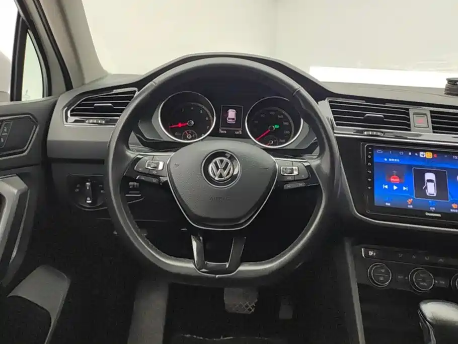 Volkswagen Tiguan L — миниатюра 15
