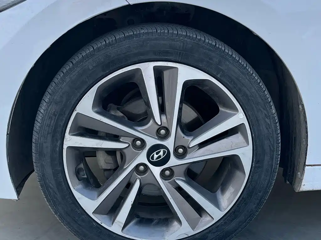 Hyundai Elantra — миниатюра 5