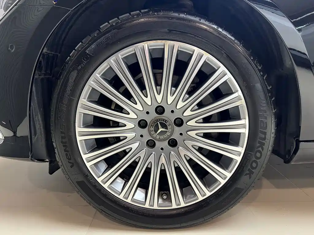 Mercedes-Benz E-Class — миниатюра 18
