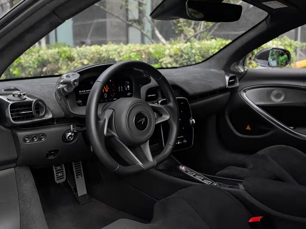 McLaren Artura — миниатюра 12