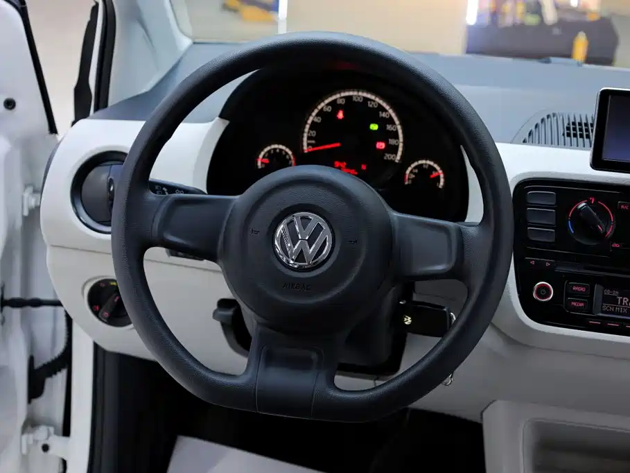 Volkswagen up! — миниатюра 23