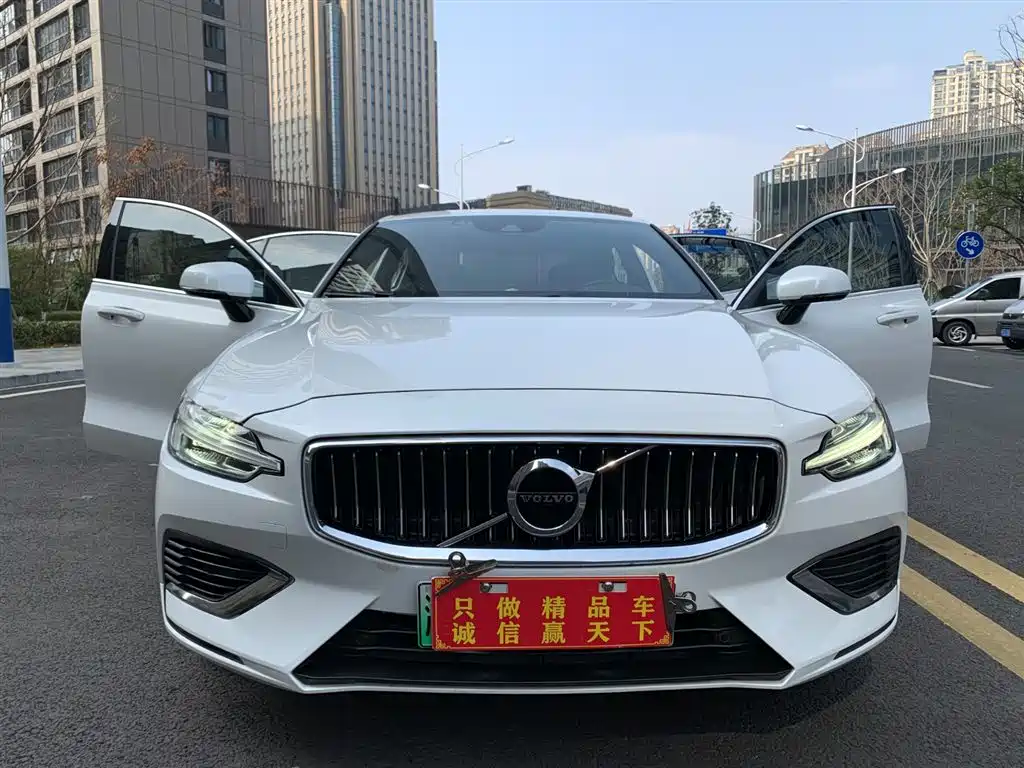 VOLVO S60 PLUG IN HYBRID