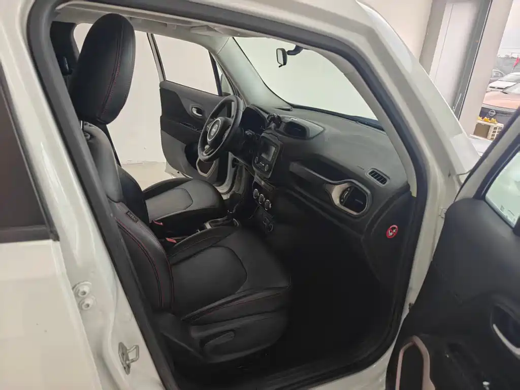 Jeep Renegade — миниатюра 8