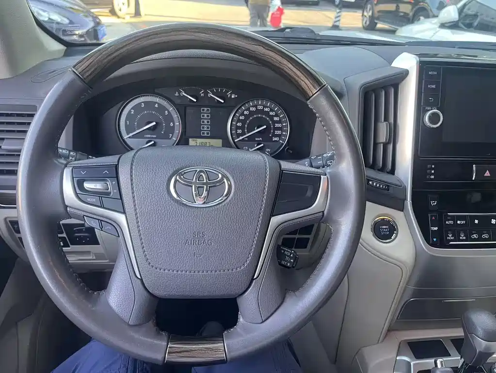 Toyota Land Cruiser — миниатюра 8
