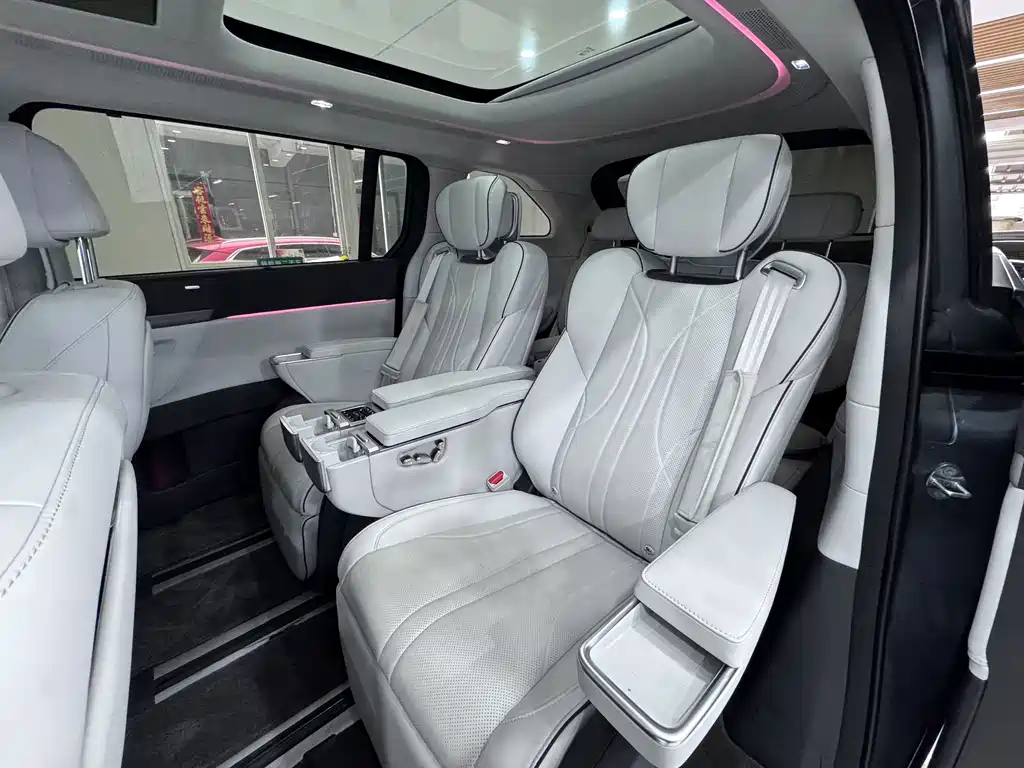 XPeng X9 — миниатюра 6