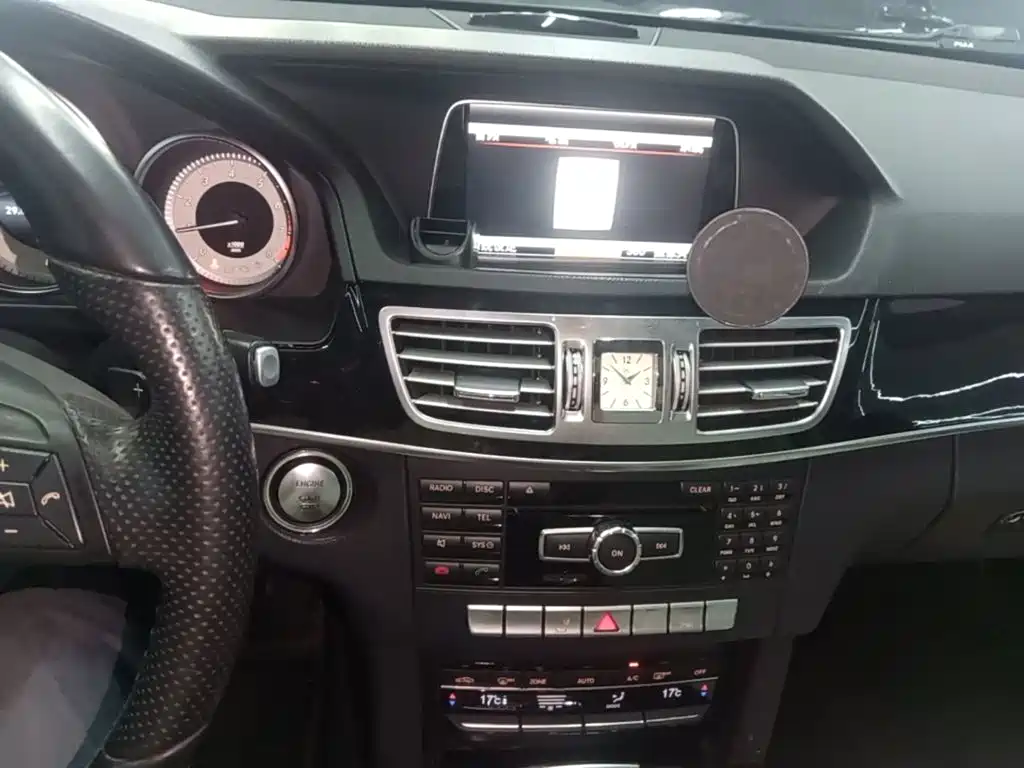 Mercedes-Benz E-Class — миниатюра 13