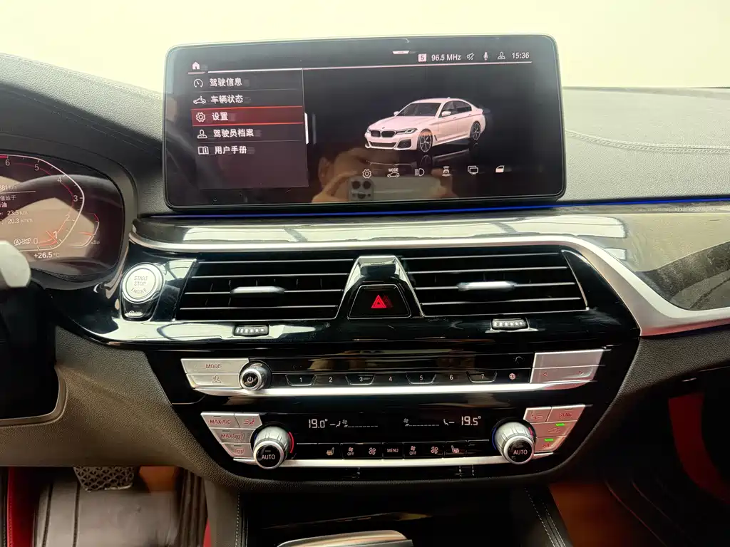 BMW 5 Series — миниатюра 9