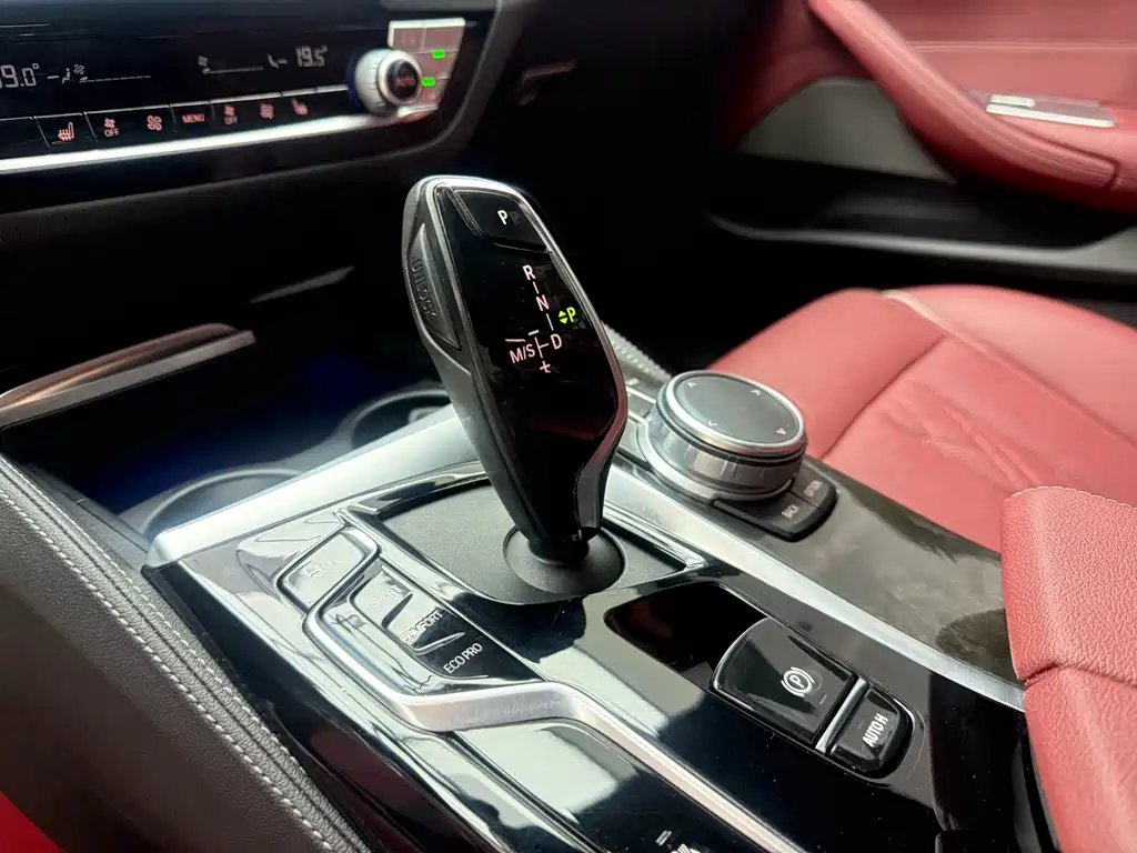 BMW 5 Series — миниатюра 10