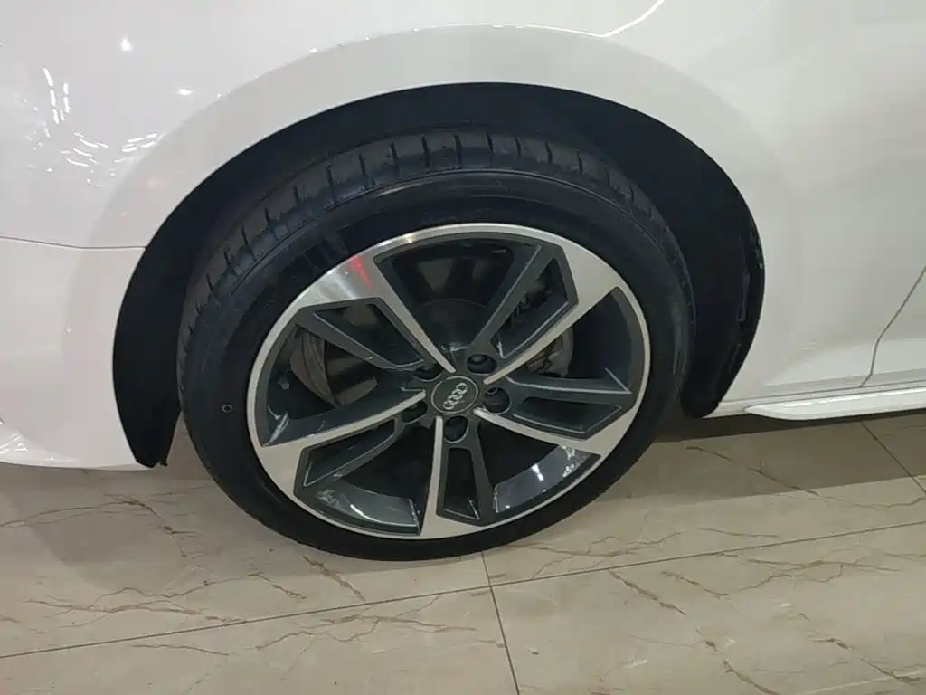 Audi A4L — миниатюра 23