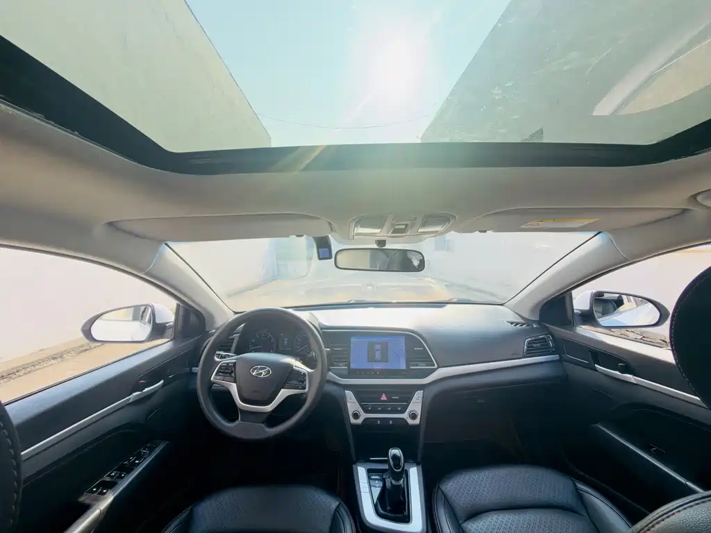 Hyundai Elantra — миниатюра 5