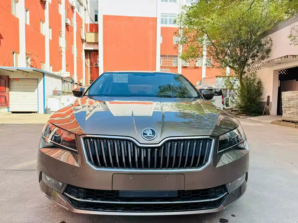 Skoda Superb — миниатюра 2