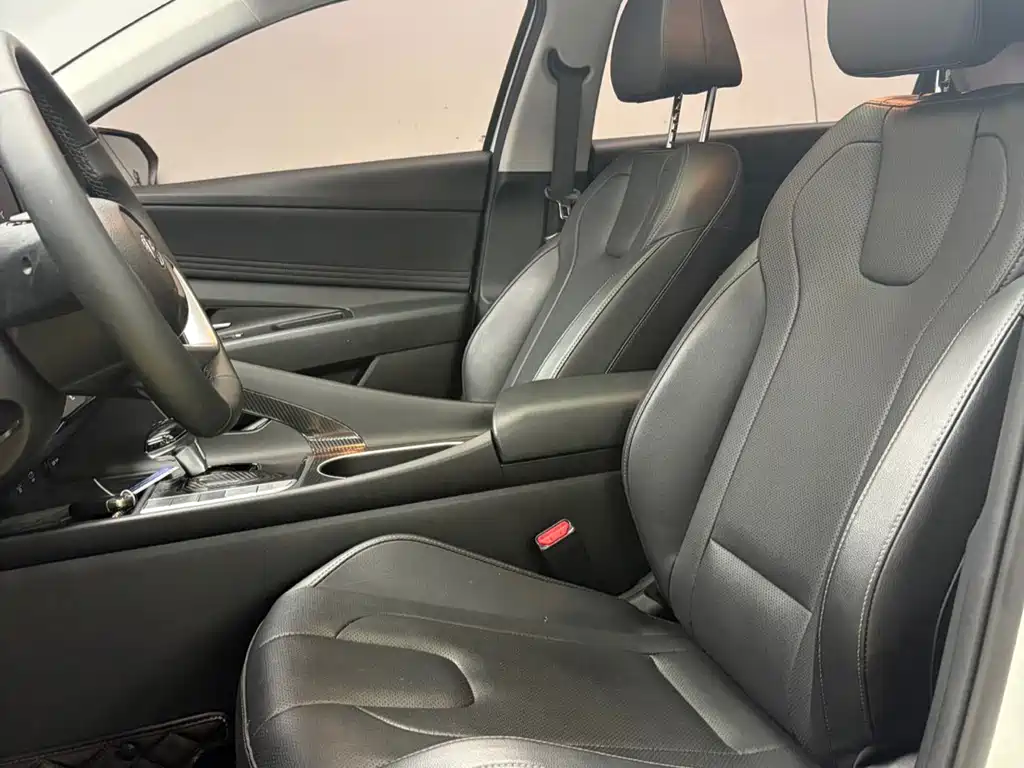 Hyundai Elantra — миниатюра 12