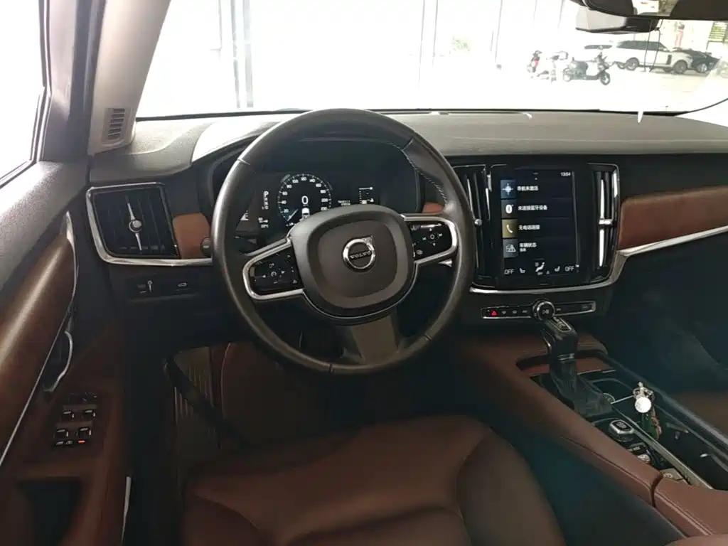 Volvo S90 — миниатюра 11