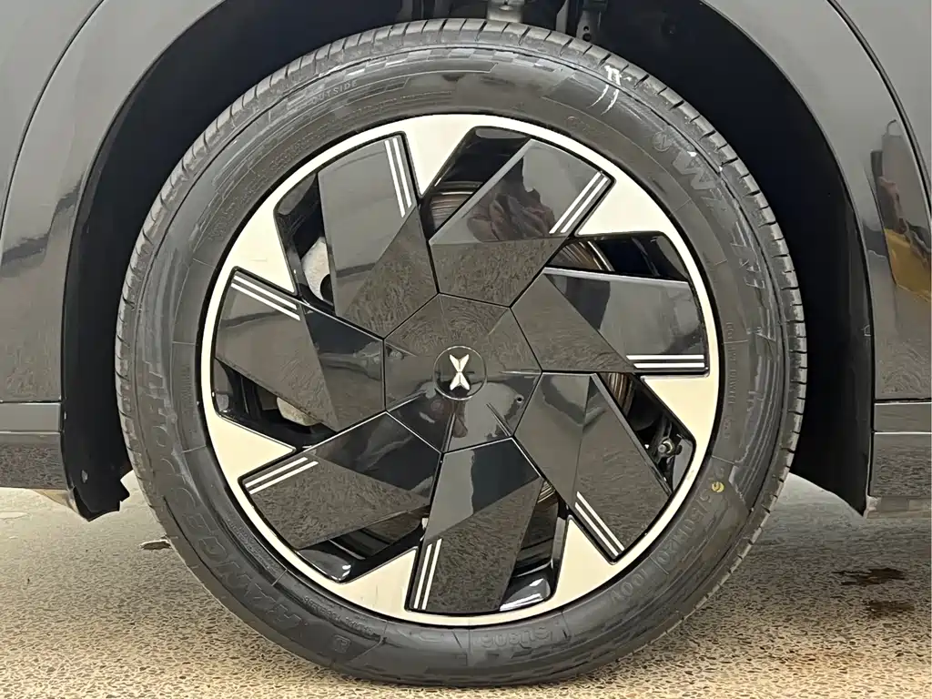 XPeng X9 — миниатюра 10