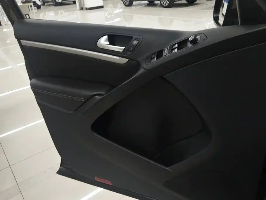Volkswagen Tiguan — миниатюра 7