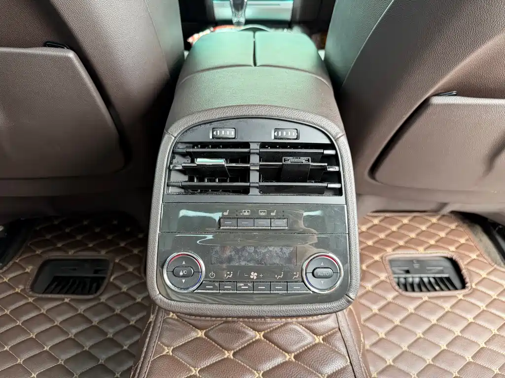 Maserati Quattroporte — миниатюра 11