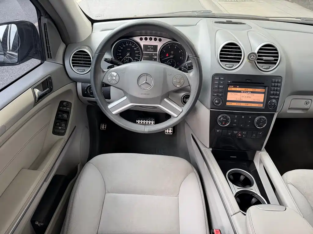 Mercedes-Benz M 2010 ML 300 4MATIC
