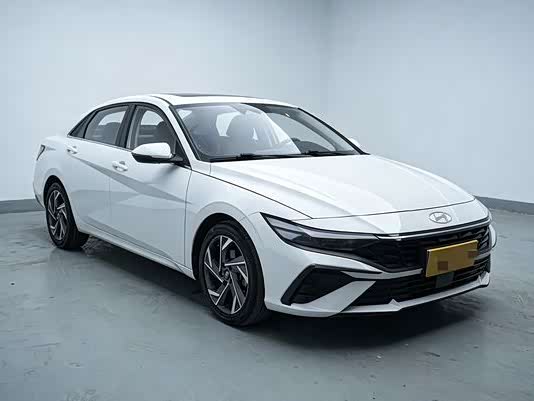 Hyundai Elantra 1.5 л 2024 г. Белый, пробег 40000 км