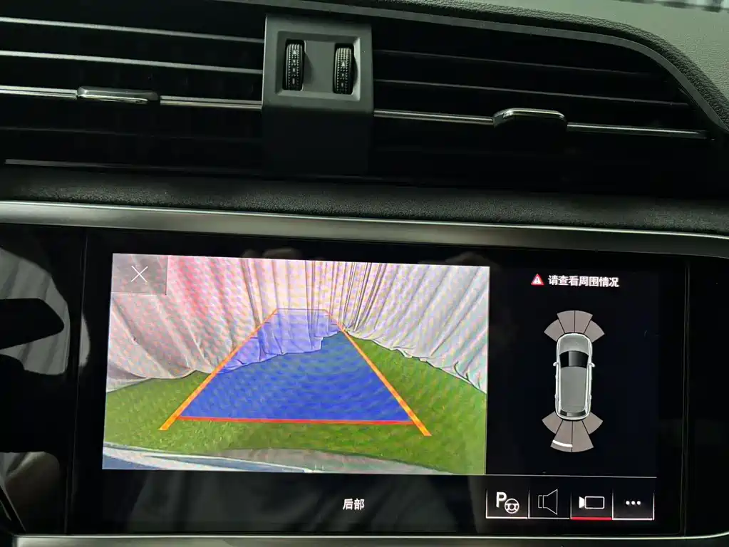Audi Q3 — миниатюра 15