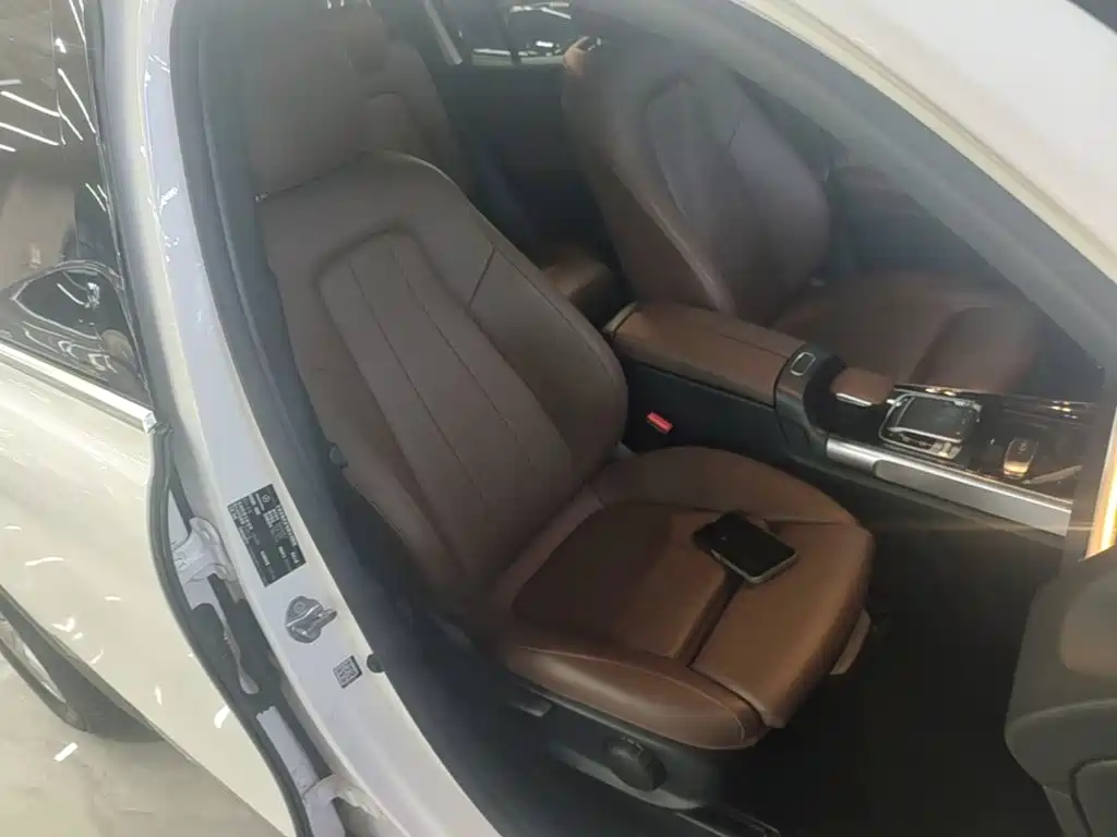 Mercedes-Benz GLB — миниатюра 25
