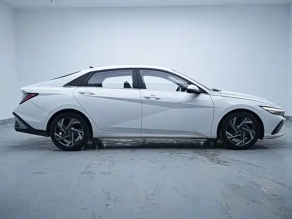 Hyundai Elantra — миниатюра 3