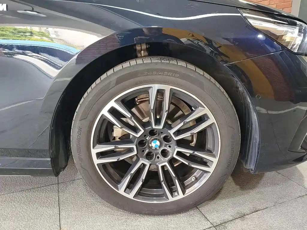 BMW 5 Series — миниатюра 17