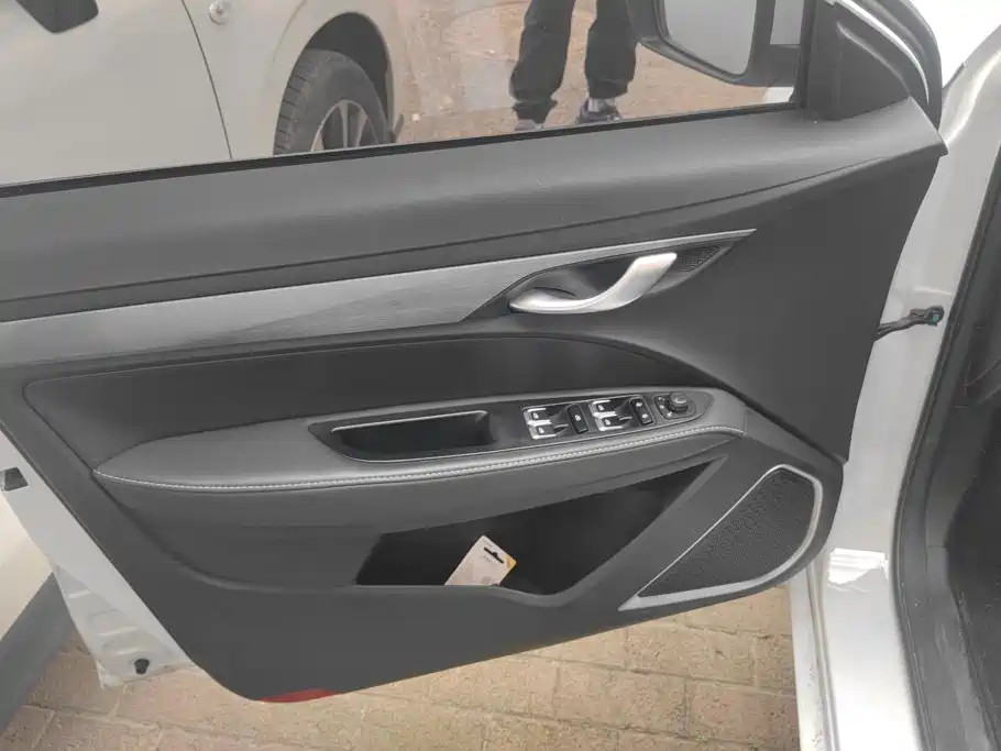 Geely Emgrand — миниатюра 7