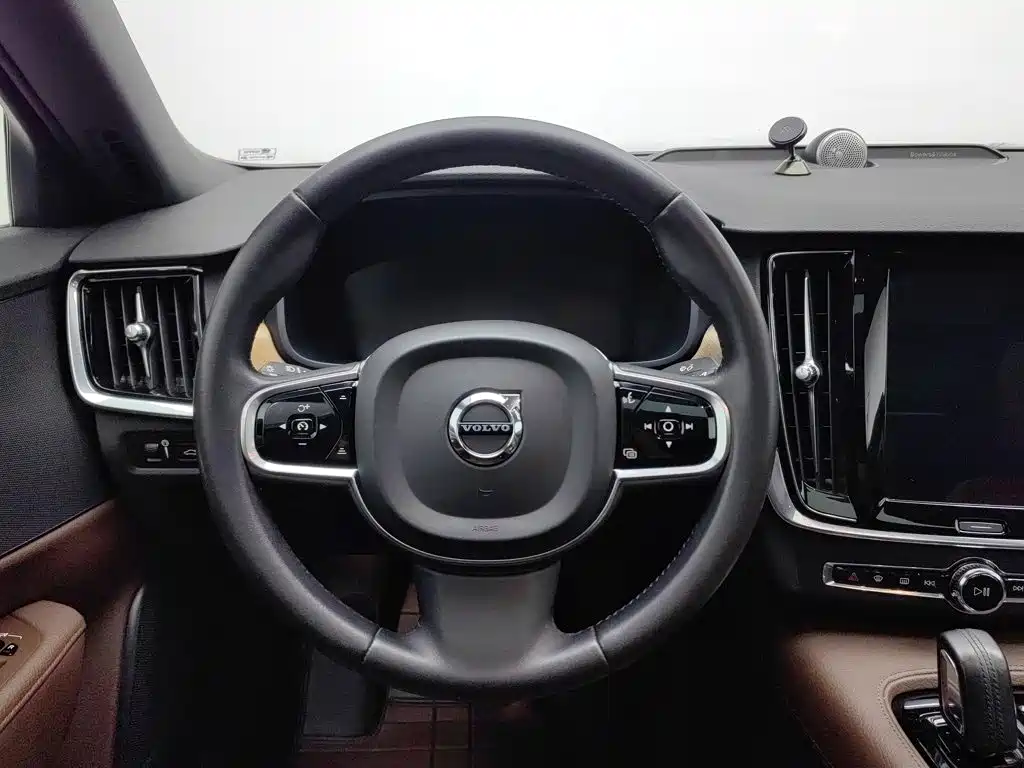 Volvo S90 PHEV — миниатюра 11