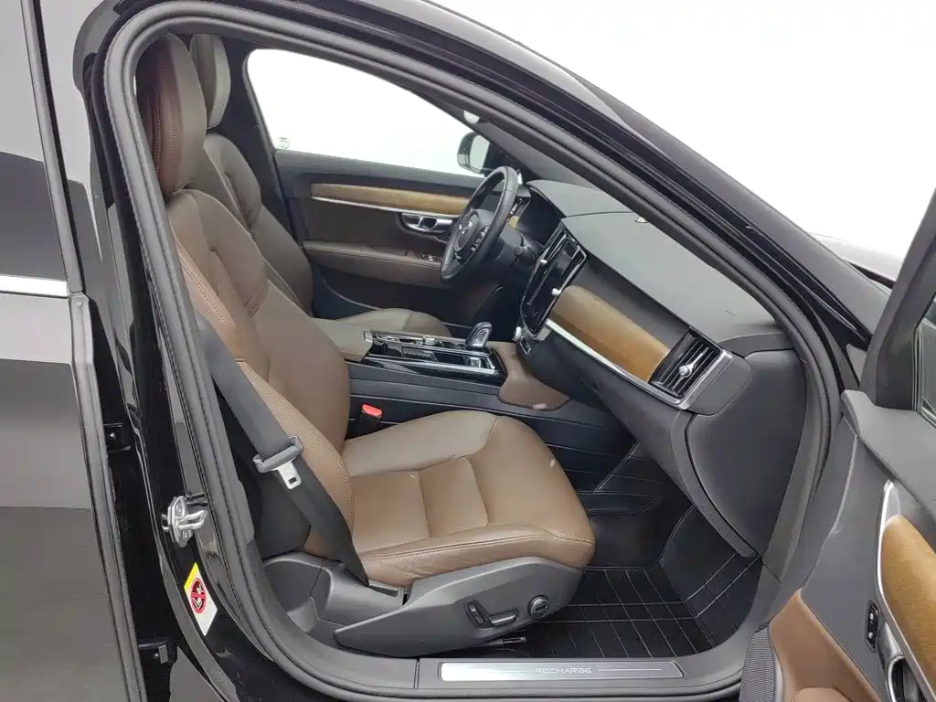 Volvo S90 PHEV — миниатюра 23