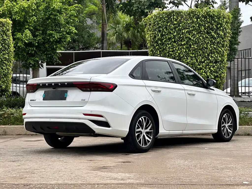 Geely Emgrand 2025 4 1.5L CVT