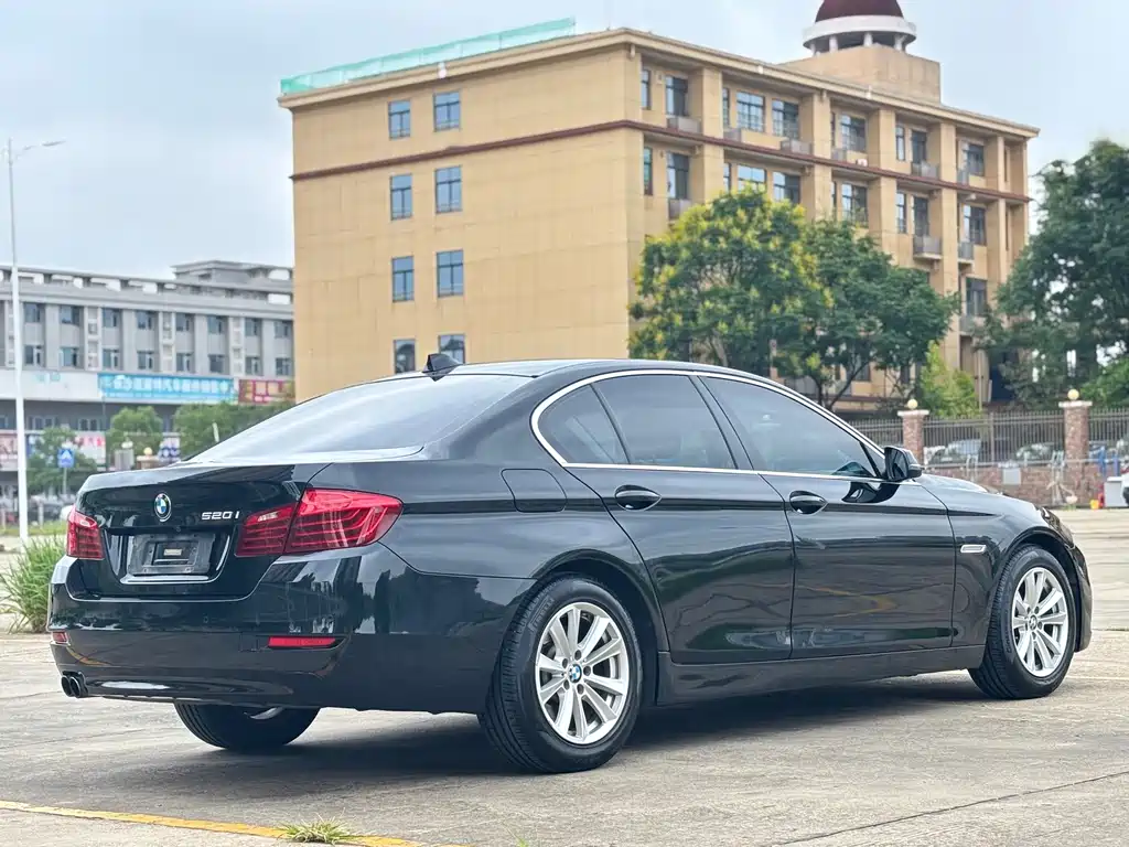 BMW 5 Series (Import) — миниатюра 10