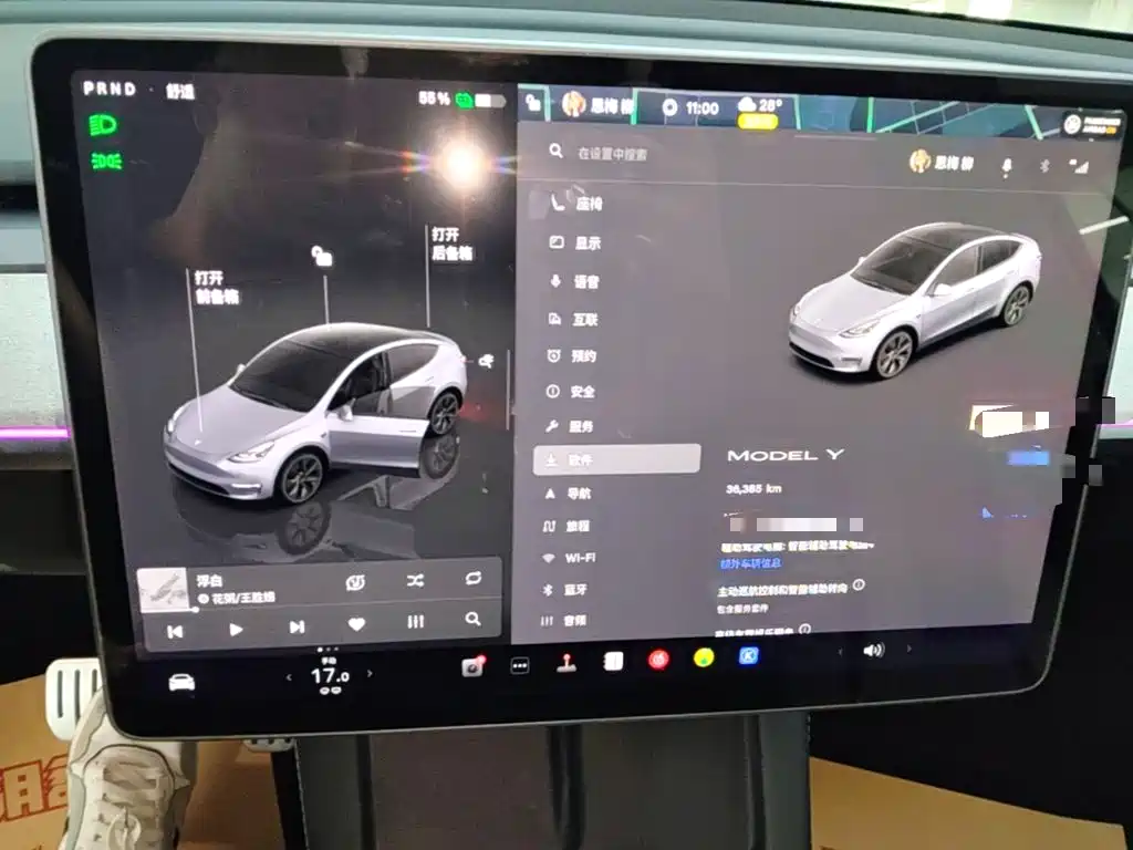 Tesla Model Y — миниатюра 12