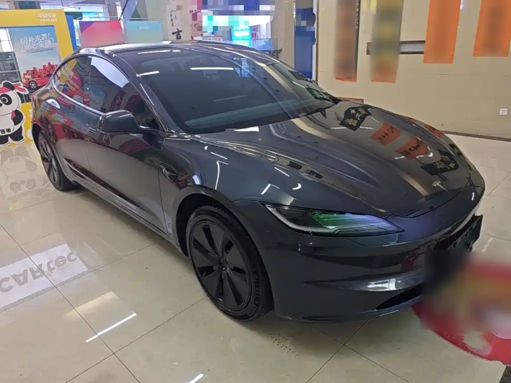 Tesla Model 3 — миниатюра 4