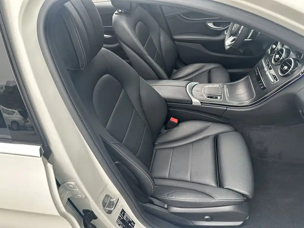 Mercedes-Benz C-Class — миниатюра 2