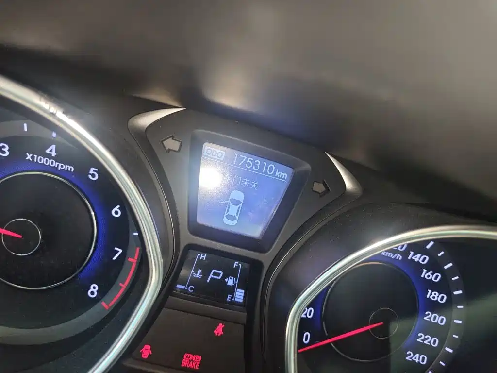 Hyundai Elantra Langdong — миниатюра 5