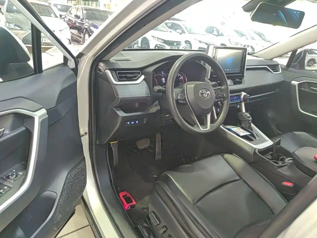Toyota RAV4 — миниатюра 16