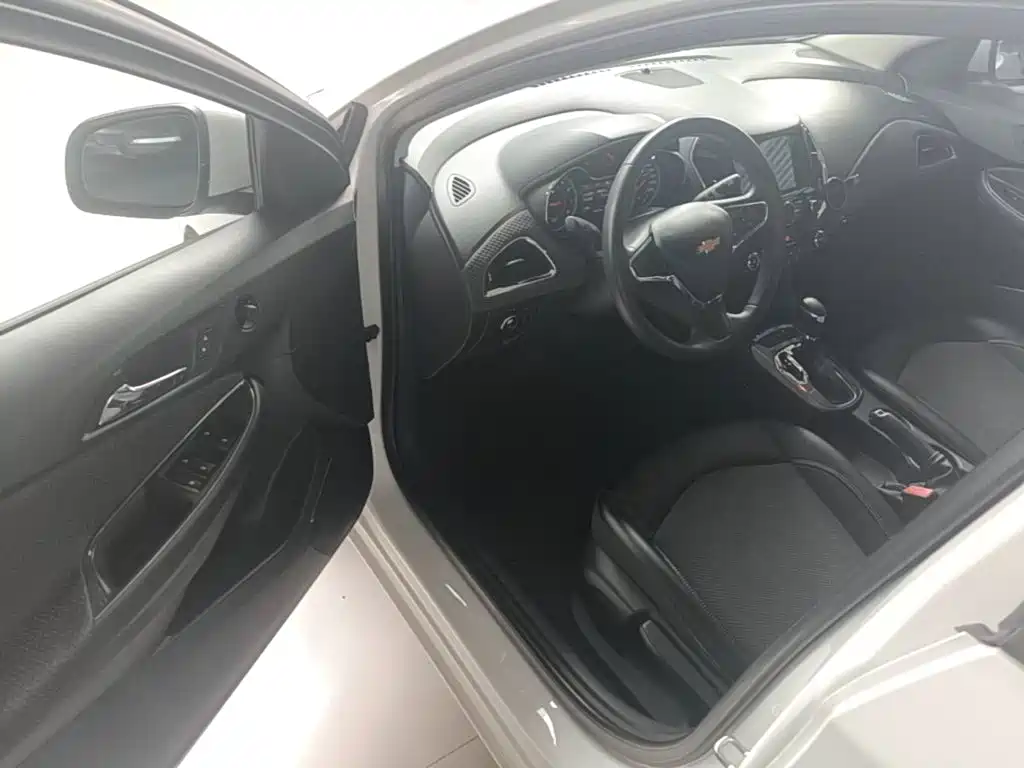 Chevrolet Cruze — миниатюра 16