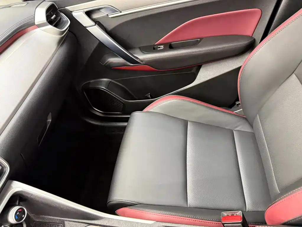 Geely Binyue — миниатюра 13
