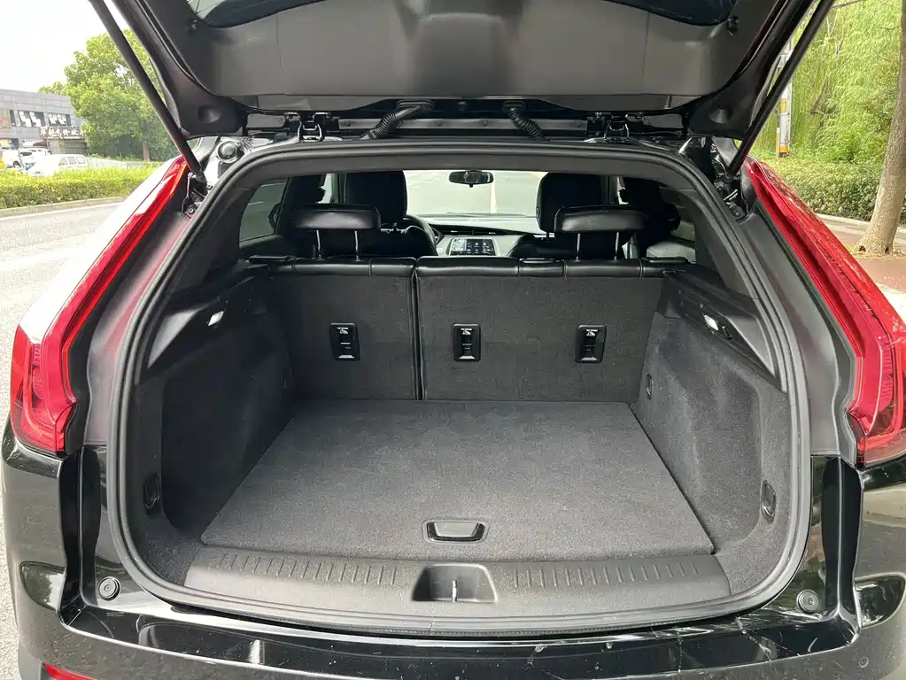 Cadillac XT4 — миниатюра 11