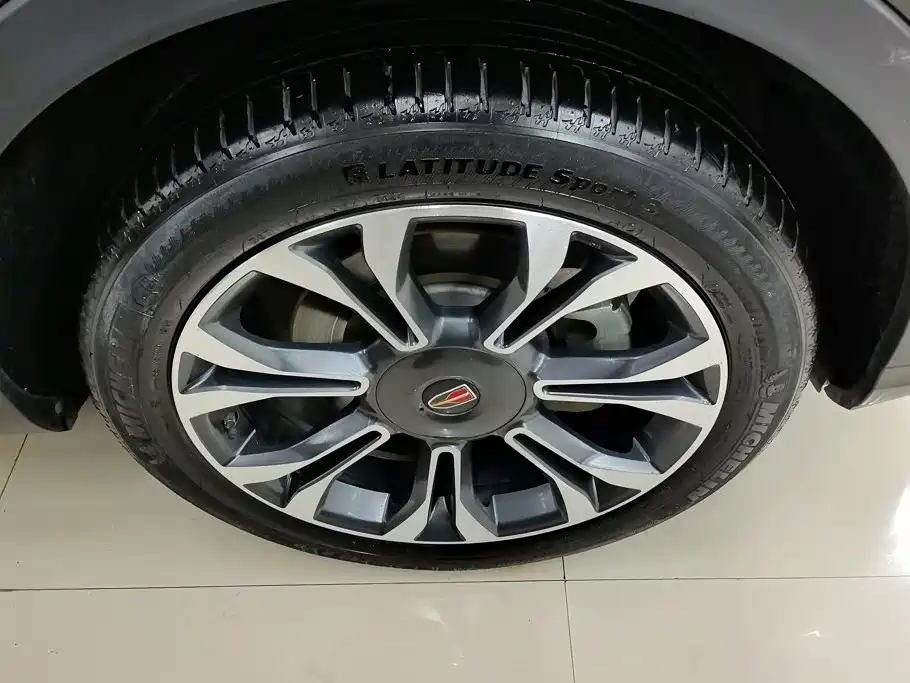 Hongqi Hongqi HS5 — миниатюра 6