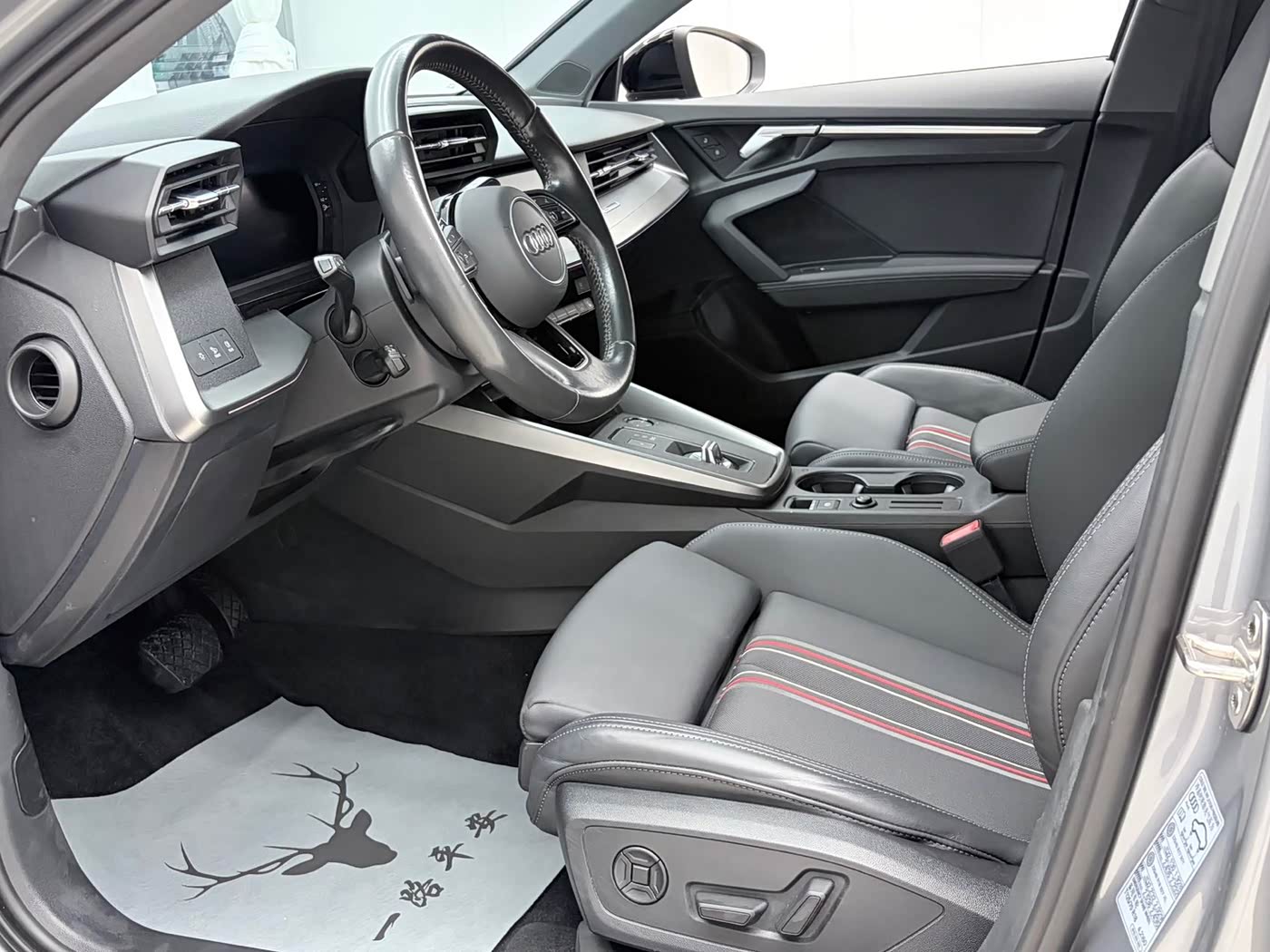 Audi A3 1.4 л 2023 г. Серебристо-серый, пробег 47000 км