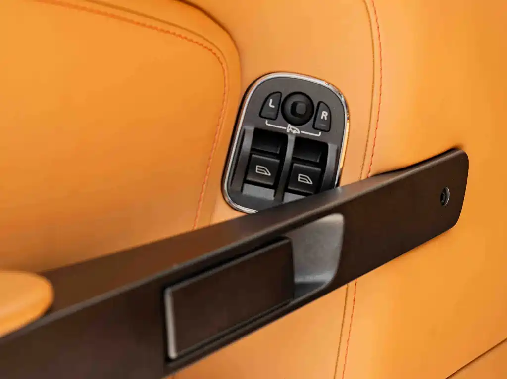 Aston Martin V8 Vantage — миниатюра 16