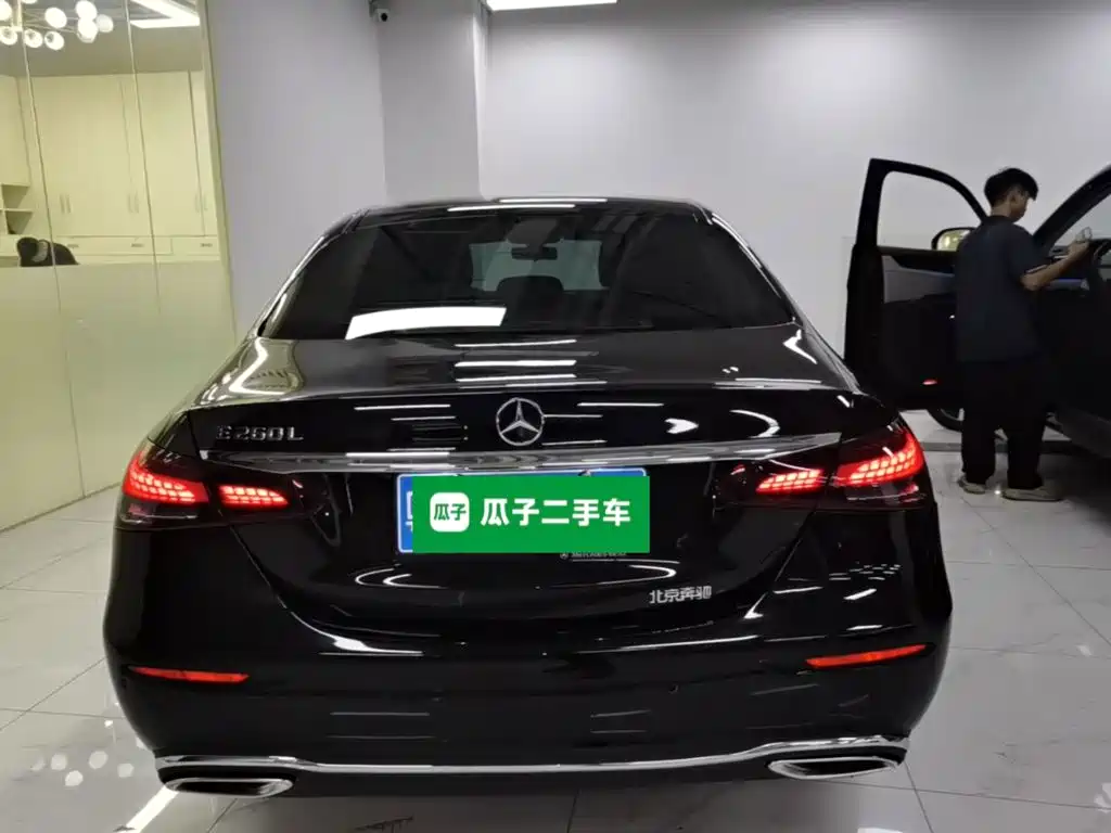 Mercedes-Benz E-Class — миниатюра 6