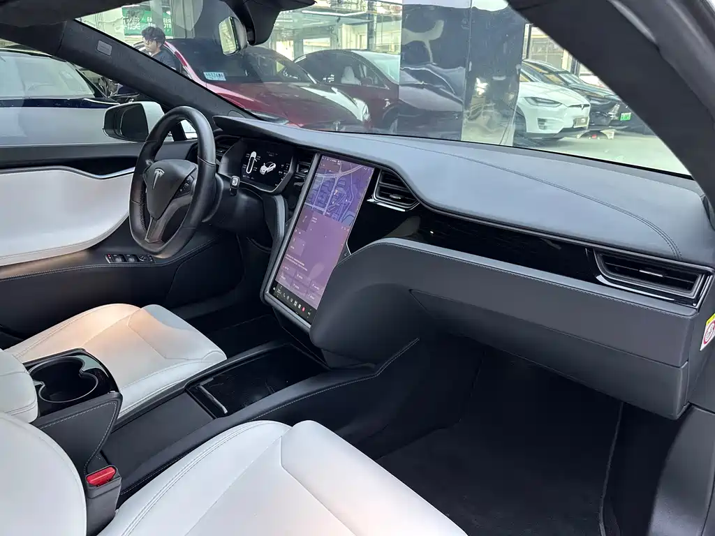Tesla Model S — миниатюра 14