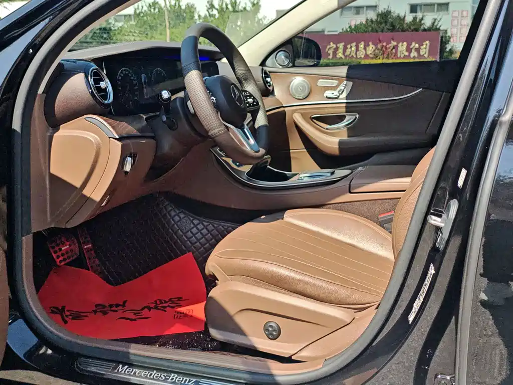 Mercedes-Benz E-Class — миниатюра 9