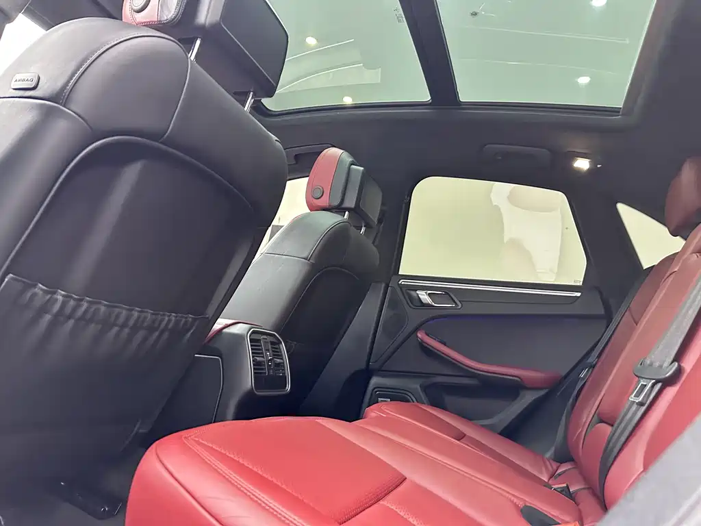 Porsche Macan — миниатюра 12