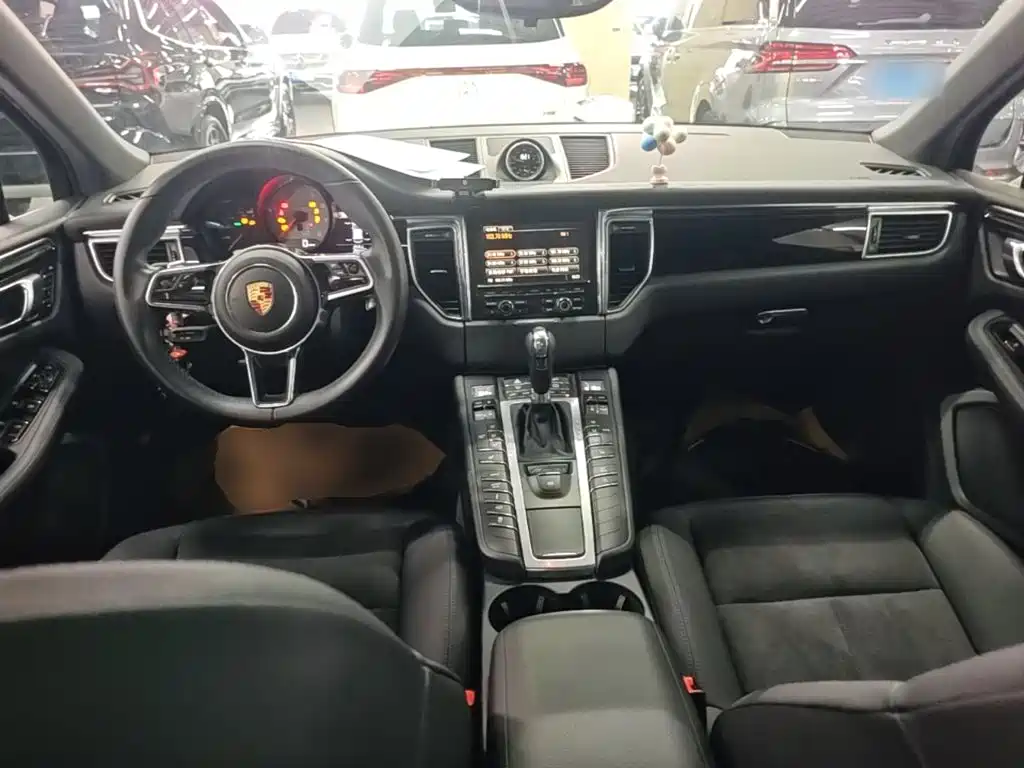 Porsche Macan — миниатюра 10
