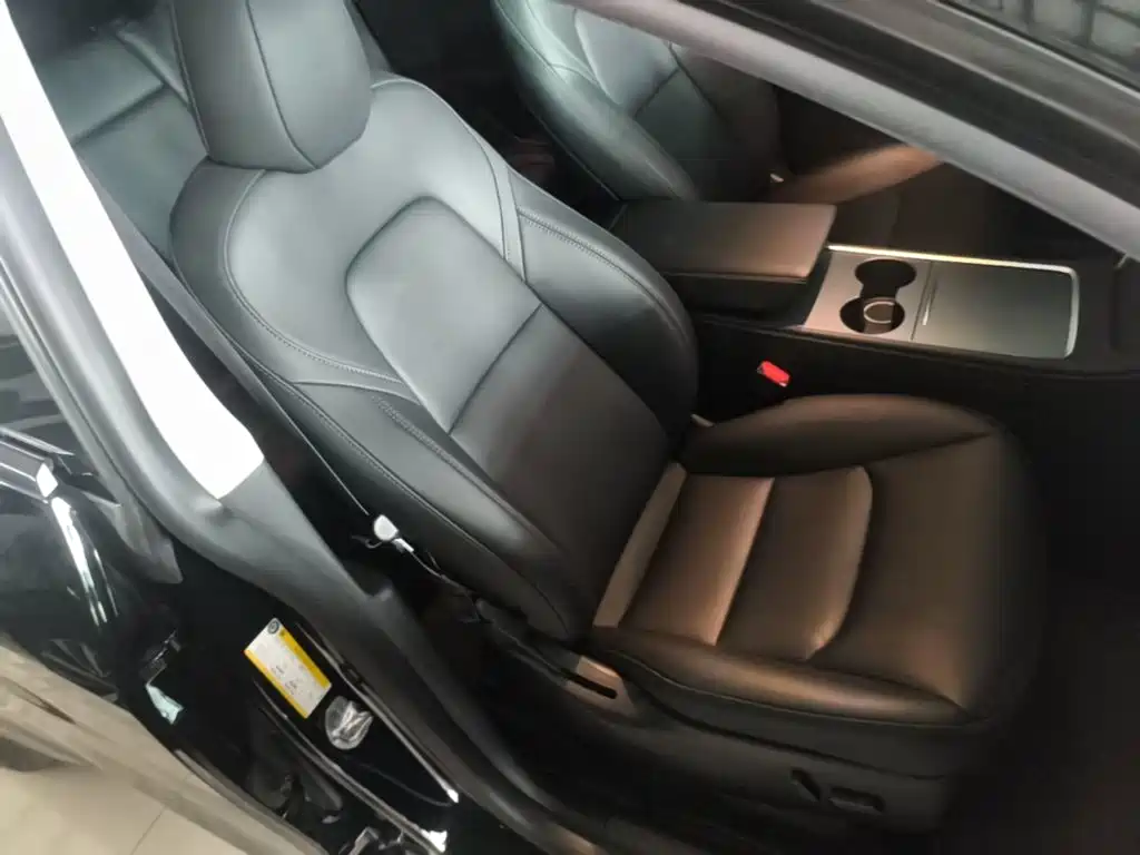 Tesla Model Y — миниатюра 25