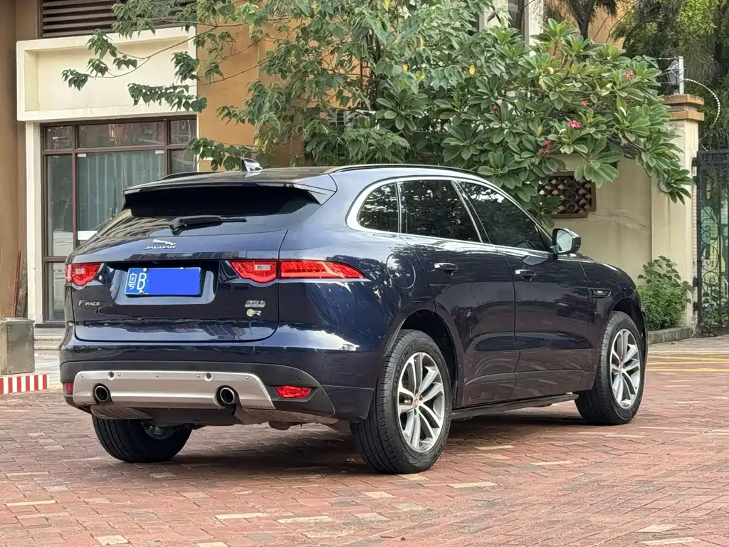 Jaguar F-PACE — миниатюра 9